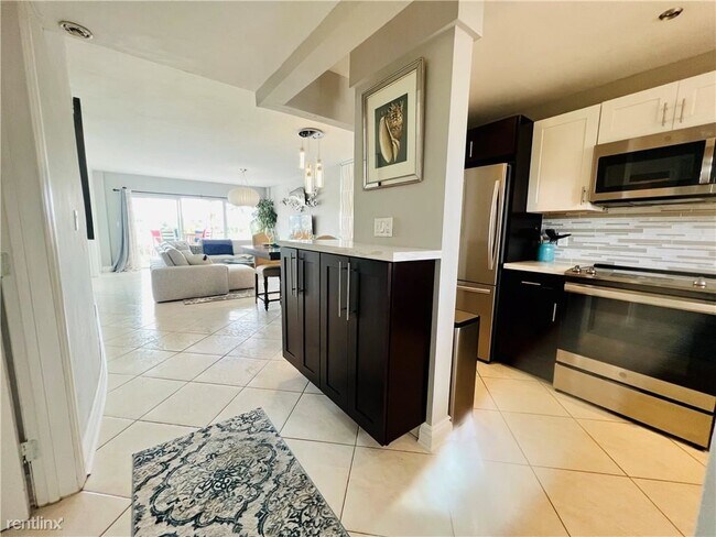 Photo - 2 br, 2 bath Condo - 140 NE 28th Ave Apt 307 Unidad Apt 307