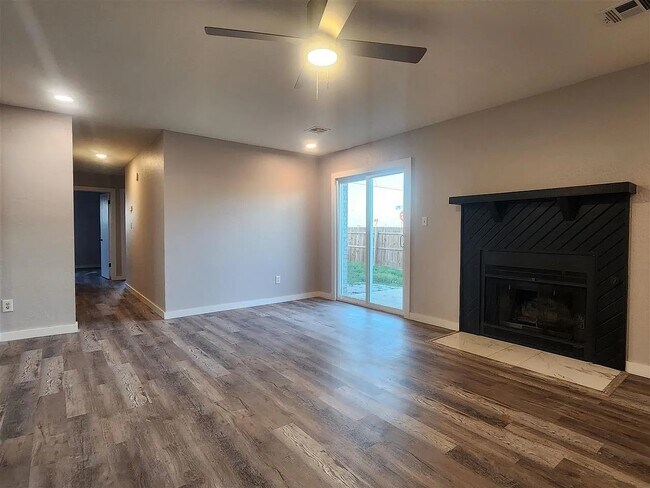 Building Photo - 5401 NW King Richard Ave Rental