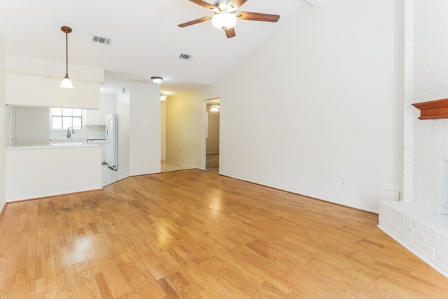 Photo - 84 Fallshire Dr