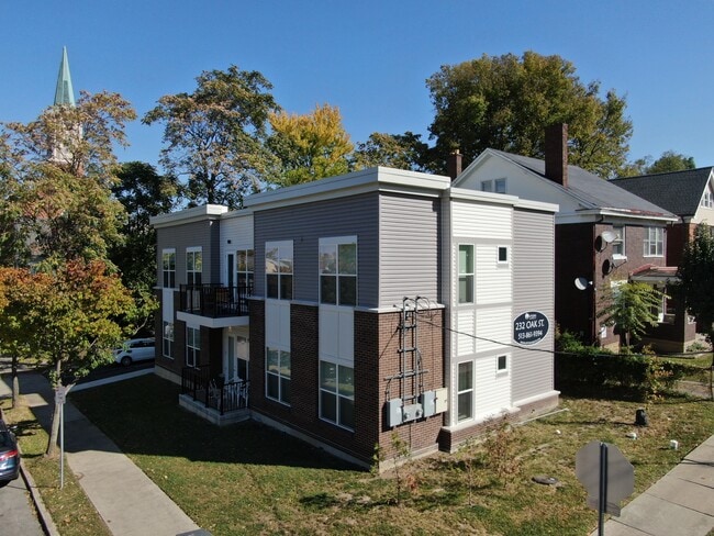 Building Photo - 232 Oak St