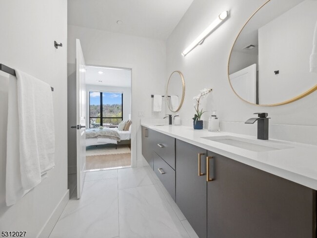 Photo - 555 Northfield Ave