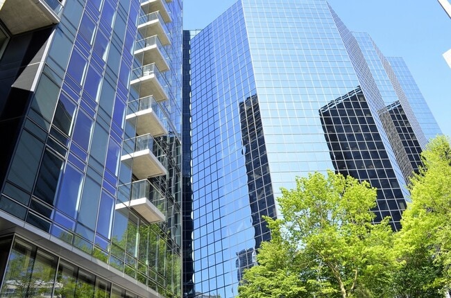 Photo - Luxury condo w/view, walking distance to Bellevue Sqaure