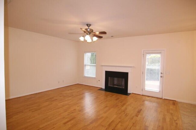 Photo - 700 Moonlight Way