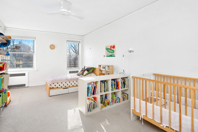 Photo - 60 Plaza St E