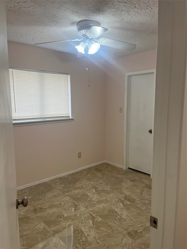 Photo - 6435 S Briar Bayou Dr