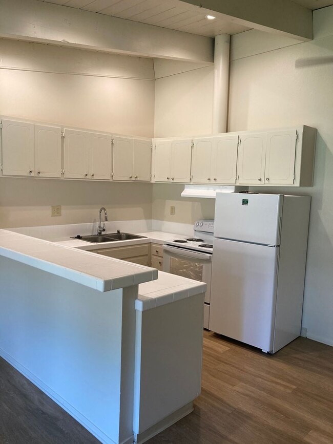 Photo - Lassen Villa Apartments