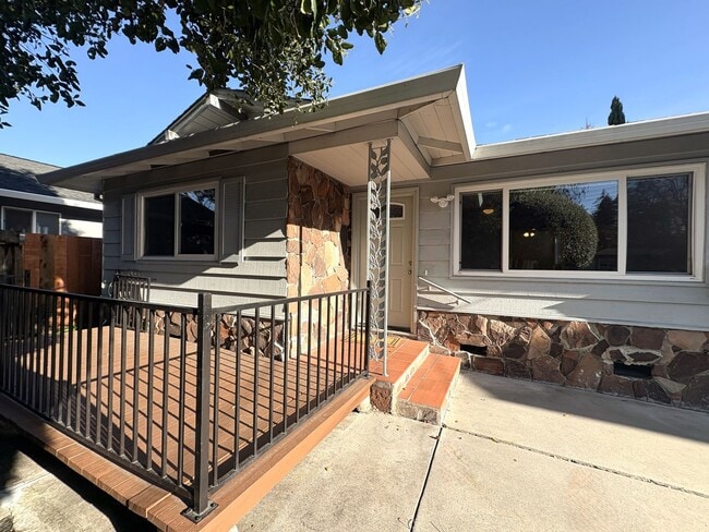 Photo - Charming 2-Bedroom Duplex Unit in Redwood City – Prime Location!