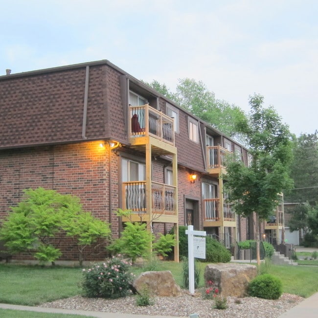 Mission Heights Apartments - Mission Heights Apartments