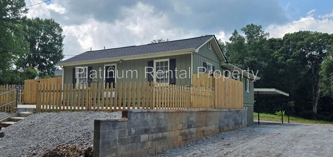 Photo - 1868 Quarry Rd