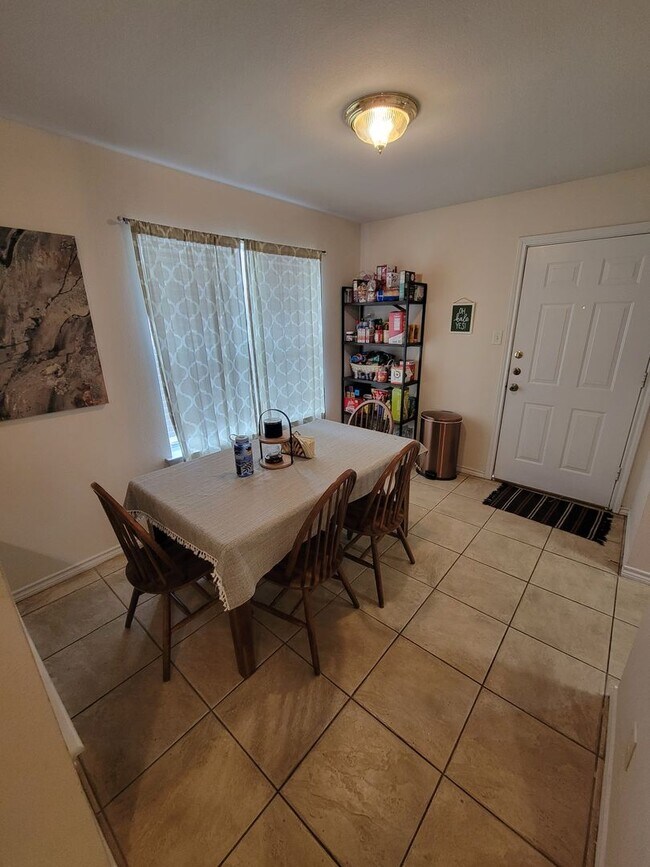 Photo - College Station - 3 bedroom / 2 bath duplex with fenced in yard and washer / dryer included