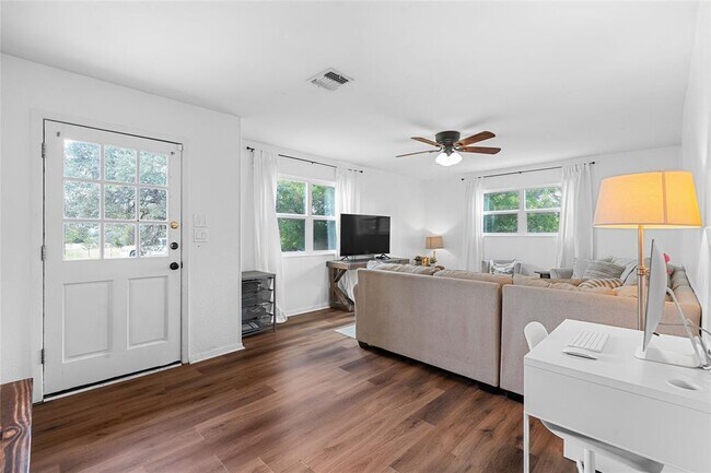 Photo - 617 Johnson St