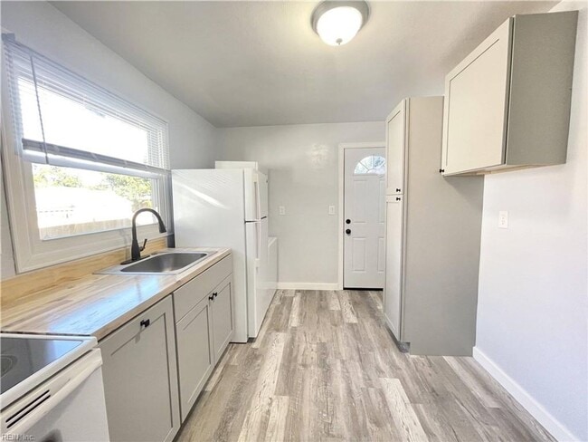 Photo - 1118 Little Bay Ave