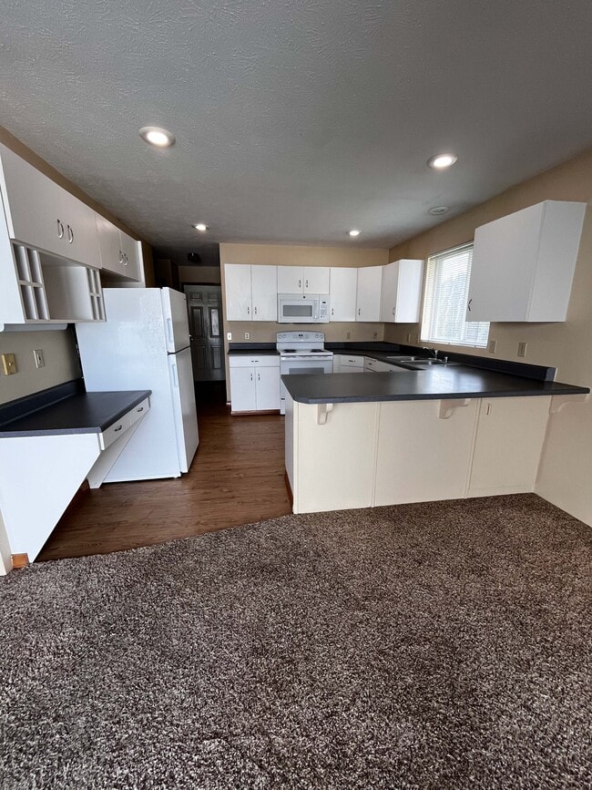 Building Photo - 723 E Sitka Ave Rental