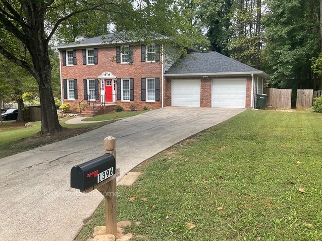 Photo - 1396 Rhododendron Dr NW