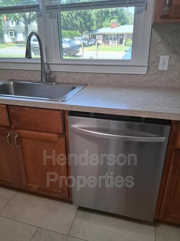 Photo - 922 Smith St