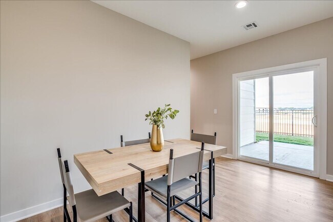 1903 Cody Ln