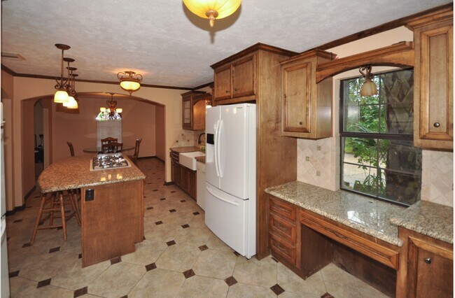 Photo - 905 Avenue K