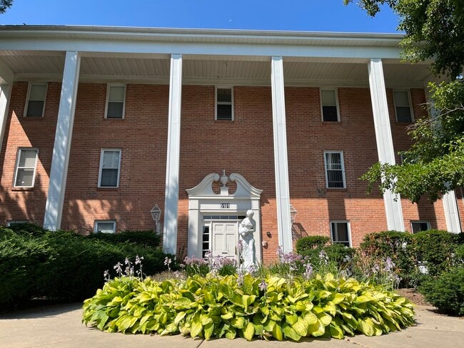 Building Photo - 5101 Carriage Way Dr Unit 204B