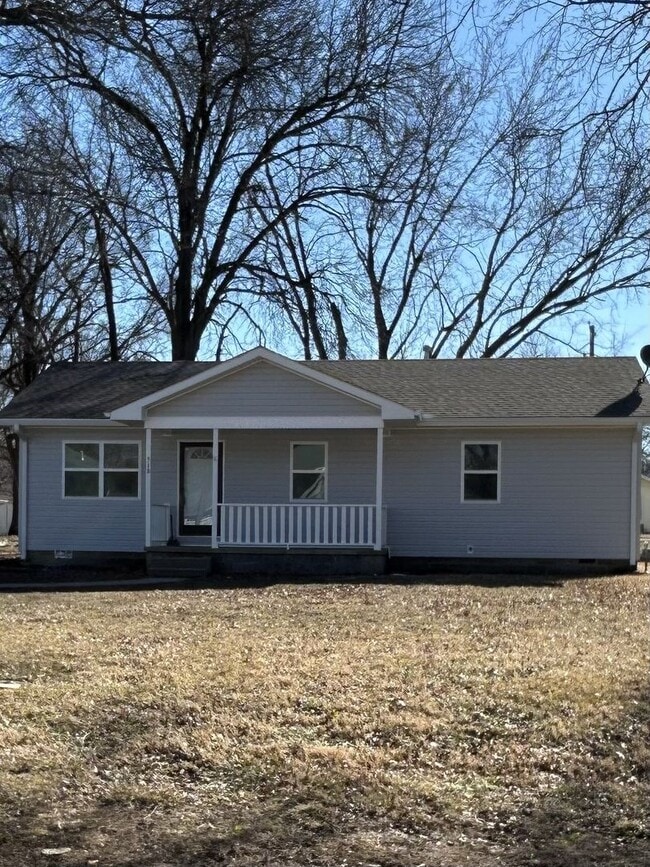 Building Photo - 1/2 OFF FIRST MONTH'S RENT!!!!!  MOVE-IN READY! Gorgeous! Newly Remodeled 3 Bedroom 2 Bathroom Home!