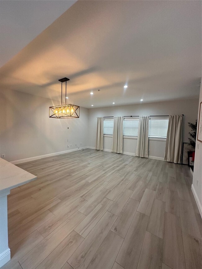 Photo - 445 NE 1st St