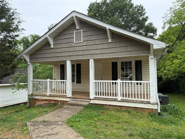 Building Photo - Charming 3 BD / 1.5 BA Home with Finished Basement