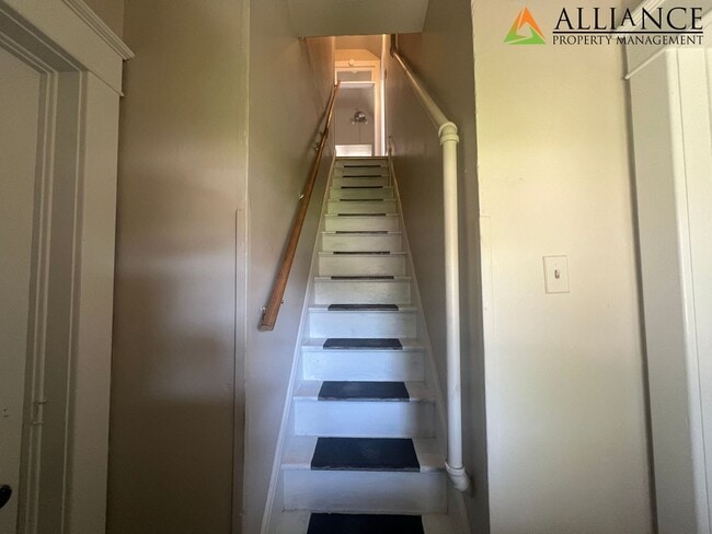 Photo - 909 Leavenworth St Unit B