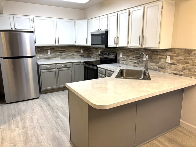 Building Photo - 927 Parker Dr