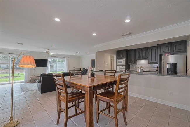 Building Photo - 24 Champions Colony E Rental