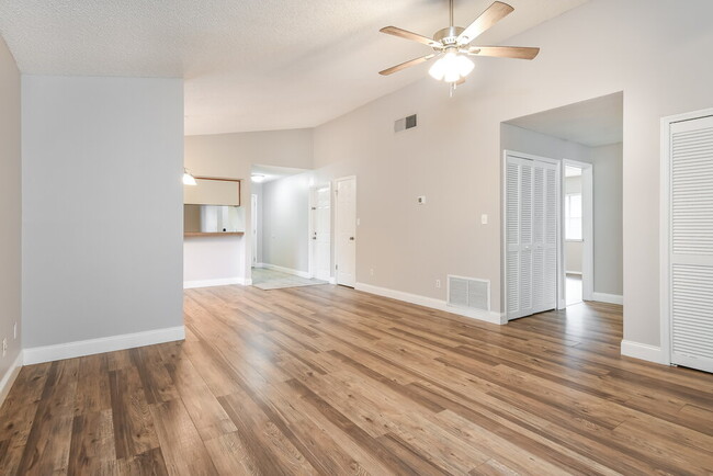 Photo - 810 Grand Cayman Ct