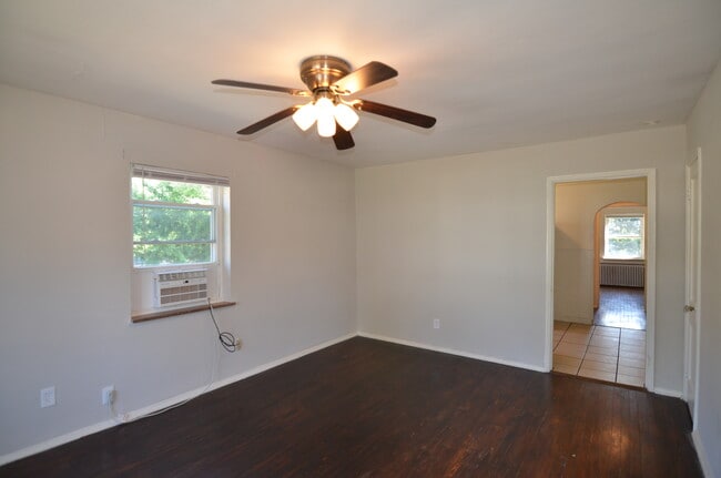 Photo - 3029 Auten Ave Unidad 3