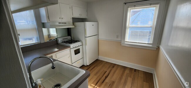 Building Photo - 67 Webster Ave Unit 2nd Fl Rental