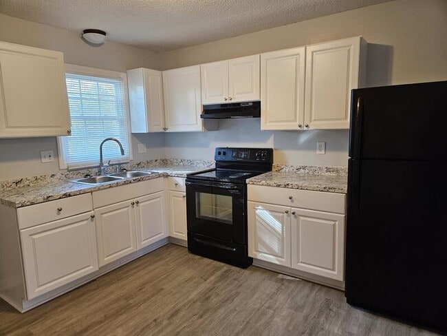 Photo - 410 Desmond Dr