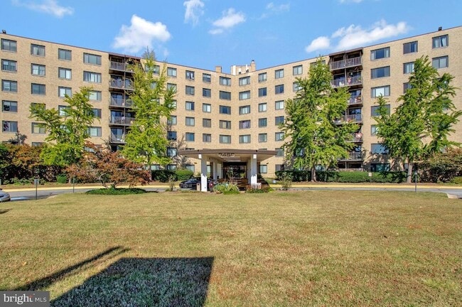 Building Photo - 3450 Toledo Terrace Unit 709