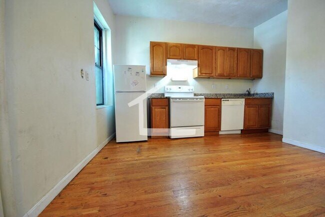 Photo - 9/1 No Fee! Spacious 3BR in Hemenway St by Northeastern!