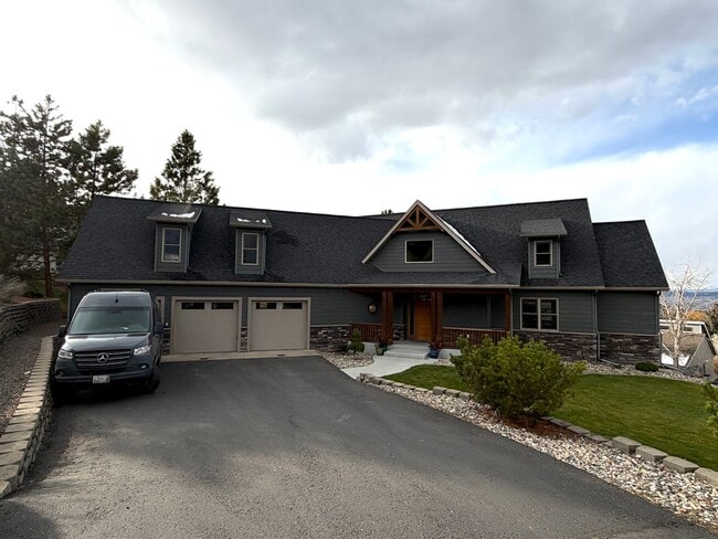 Photo - Absolutely Stunning, 6-Bed 3.5 Bath Execut...