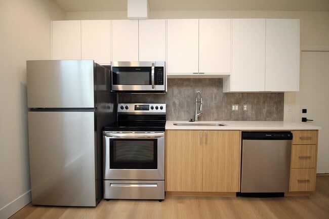 Building Photo - 8417 SW 24th Ave Unit 207