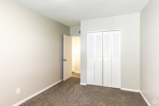3BR, 1.5BA - 900SF