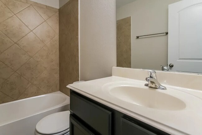 Photo - 118 Johnston Ln