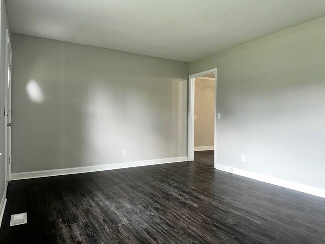 Photo - 2300 E Hewitt St