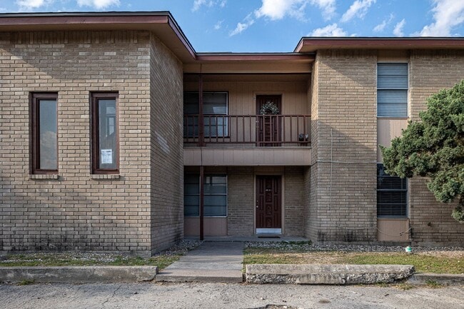 Building Photo - 100 Shannon Cir Unit B