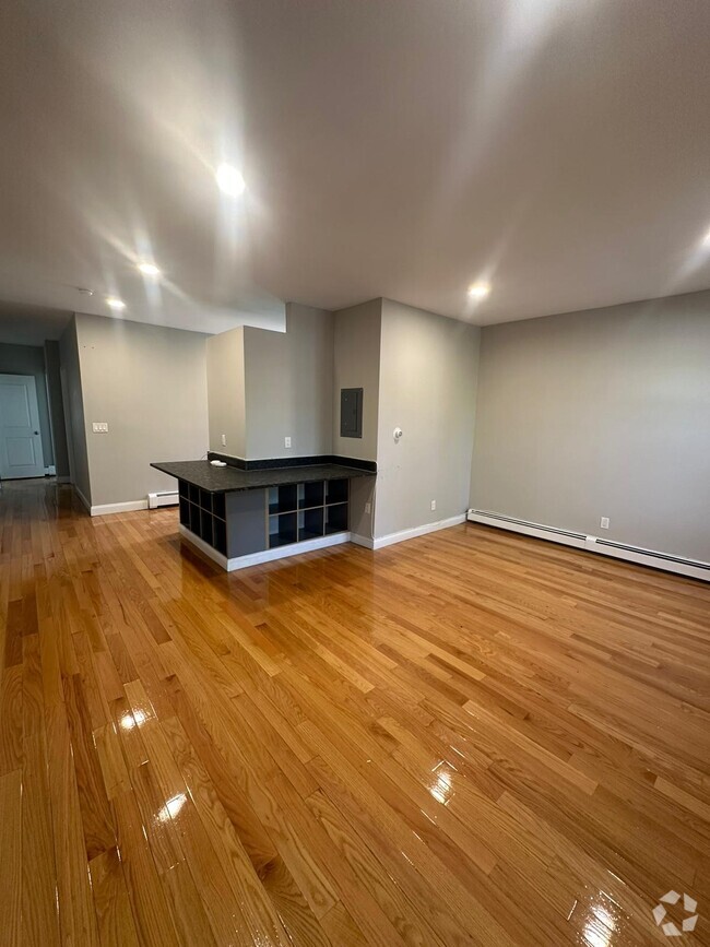 Building Photo - 604 Chapel St Unit 6 Rental