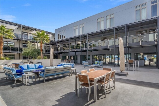 Building Photo - Serene Resort Community, 2 bd, 2 bth, 2 Story Gym, Rooftop Deck, 4 Pools