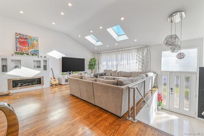 Photo - 972 South End