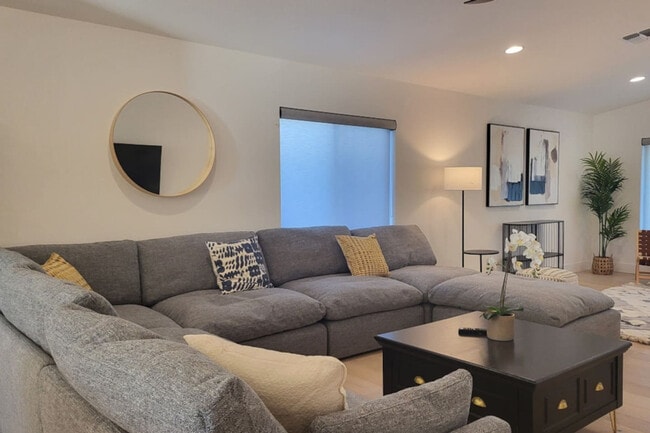 Building Photo - 2322 N 12th St Unit ID1245897P Rental