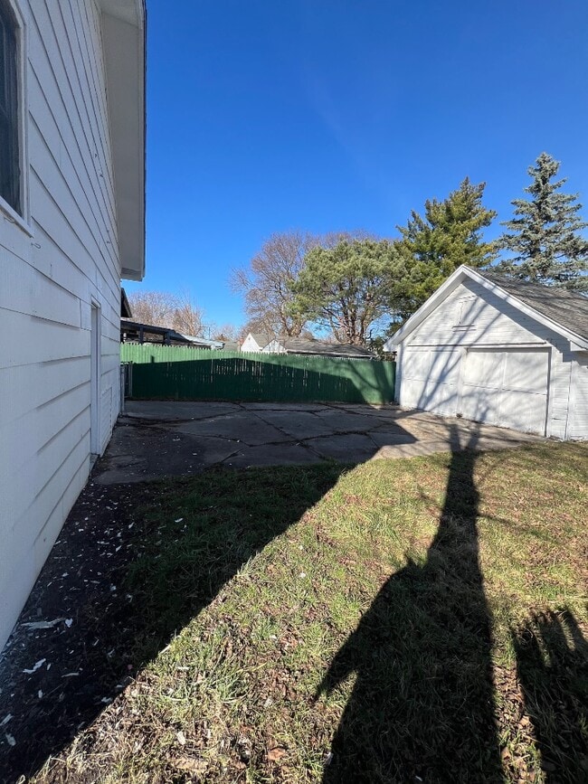 Photo - 2272 Avon St