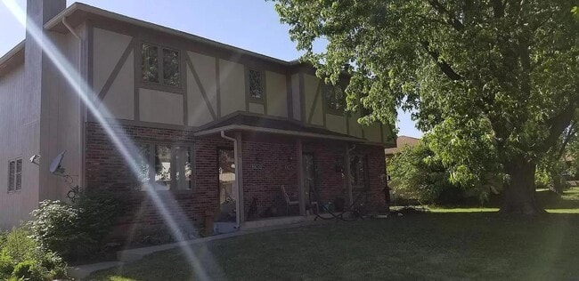 Building Photo - 2307 Prairie View E