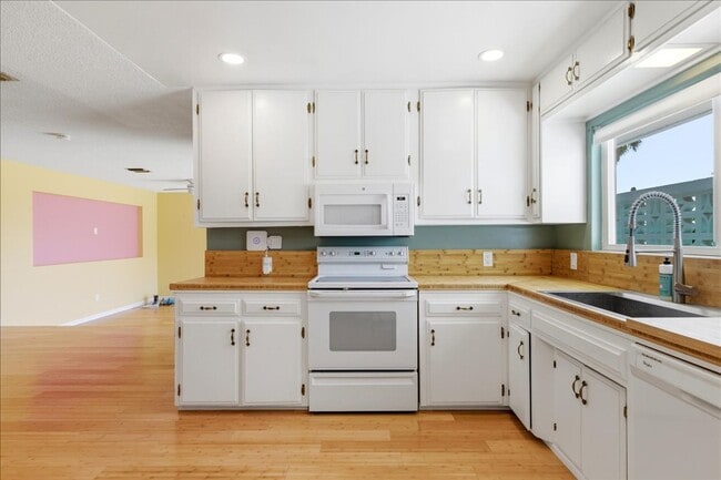 Photo - 3 bed / 2 Bath Mid-Century Home with Two-Car Garage, Soaking Pool and Manicured Backyard!