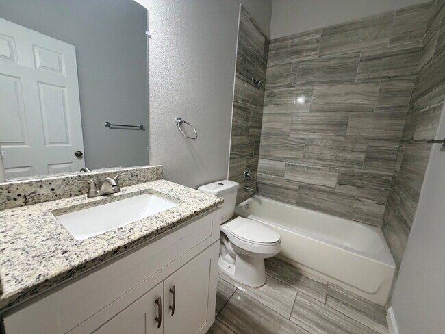 3 bedroom and 2 bathrooms has newly renovated modern home in Southtown unit ready to move in!