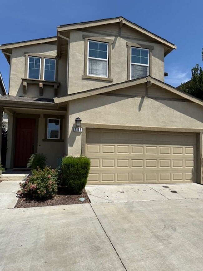 Building Photo - Home located in desirable Entrada Community!