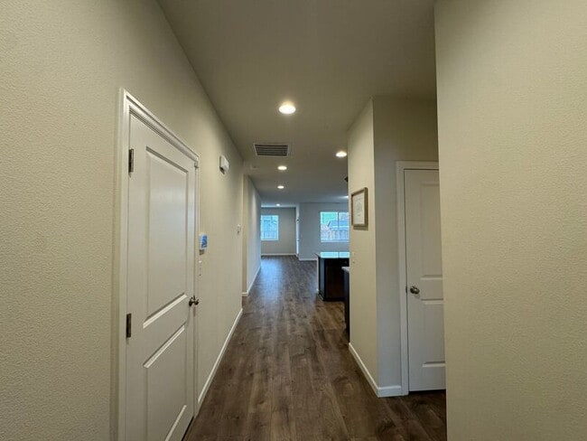 Building Photo - 5012 49th Ave NE